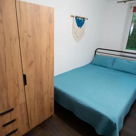 Apartament Na Parterze Лєско Екстер'єр фото