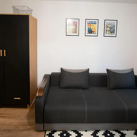 Apartament Na Parterze Лєско Екстер'єр фото
