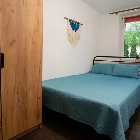 Apartament Na Parterze Лєско Екстер'єр фото