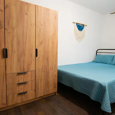 Apartament Na Parterze Лєско Екстер'єр фото